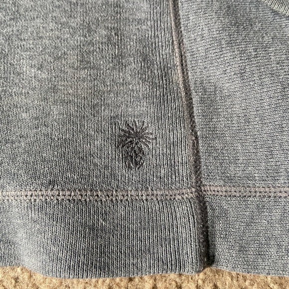 Tommy Bahama 1/4 zip pullover - Picture 5 of 7